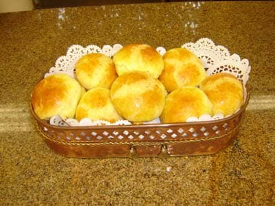 Bolinhos de queijo recheados com frango e catupiry