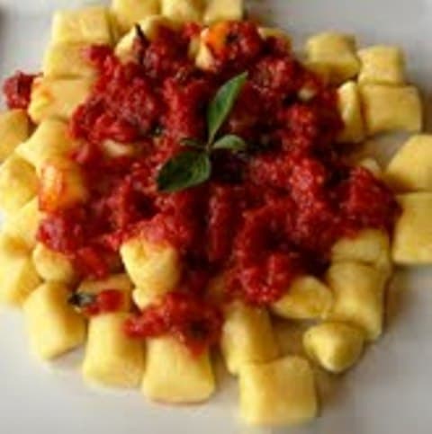 Nhoque de Batata Salsa ao Molho Mediterrâneo