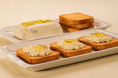 Torradas com Pasta de Ricota e Limão Siciliano