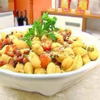 Macarrão Búzio com Bacon, Presunto e Tomate Cereja