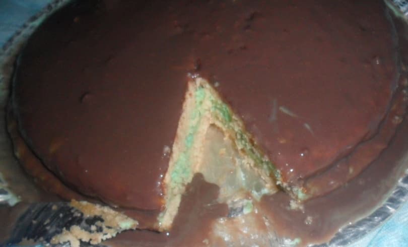 Bolo de Iogurte Recheio de Limão e Cobertura de Brigadeiro