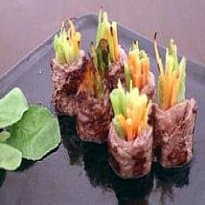 Gyuniku Yasai-Maki (Rolinho de Carne com Vegetais)