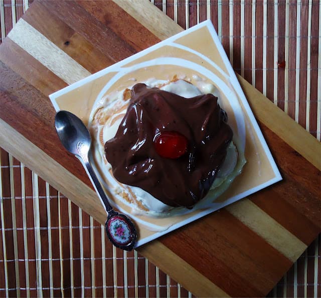 Pavê de Nozes e Cobertura de Chocolate Ganache