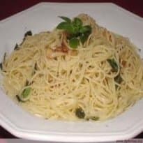 Macarrão cabelo de anjo com alho na manteiga