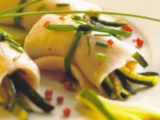 Enroladinho de linguado, abobrinha e grapefruit