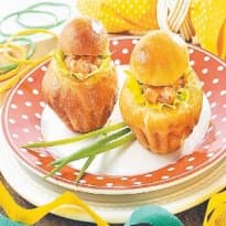 Minibrioche ao molho de tomate peito de peru e abacaxi