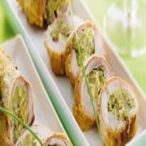 Coxa e sobrecoxa de frango recheadas com brócolis