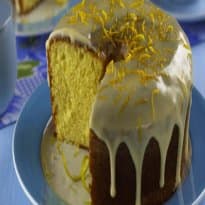 Bolo de Casca de Laranja com Cobertura de Maracujá