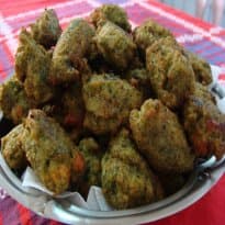 Bolinho de Mandioca e Espinafre com Queijo Coalho