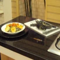 Massa Negra com Camarão na Manteiga de Limão Siciliano