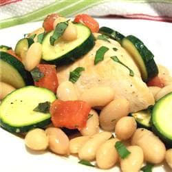 Peito de frango com abobrinha e feijão branco